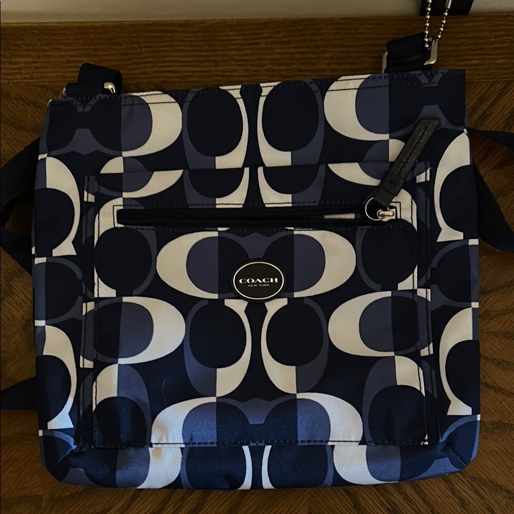Coach Navy and White Patterned Women's Bag, nylon.  EUC.  Non smoking, cat home